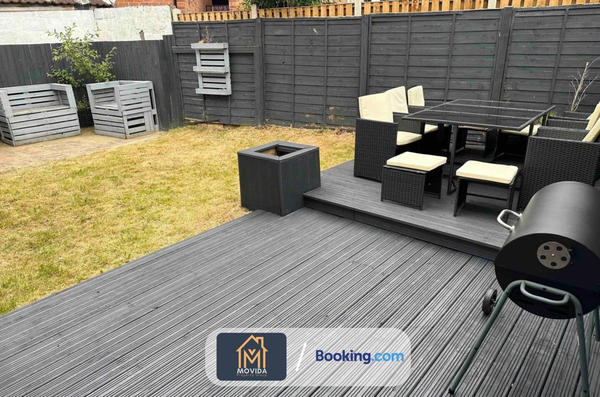 Large Modern 6 Bedroom House By Movida Property Group Short Lets & Serviced Accommodation With Games Room Лідс Екстер'єр фото